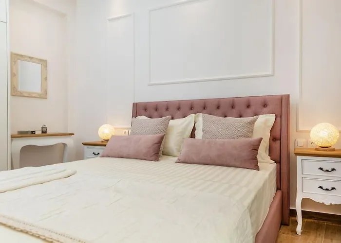 Serenity House - 100 Steps From The Sea