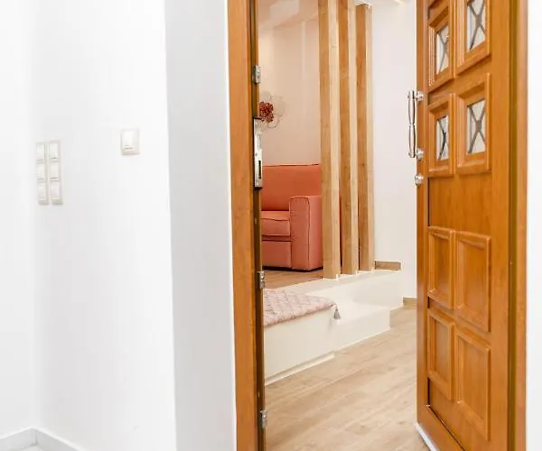 Serenity House - 100 Steps From The Sea