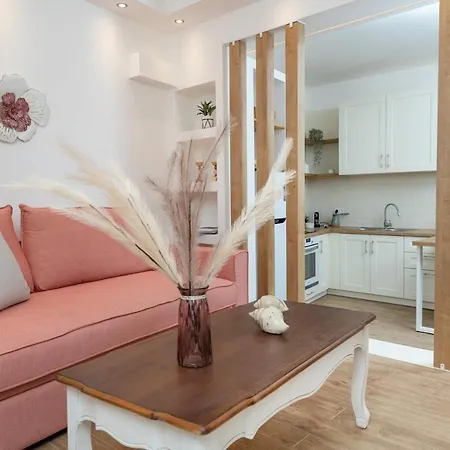 Serenity Beach House - 100 Steps From The Sea